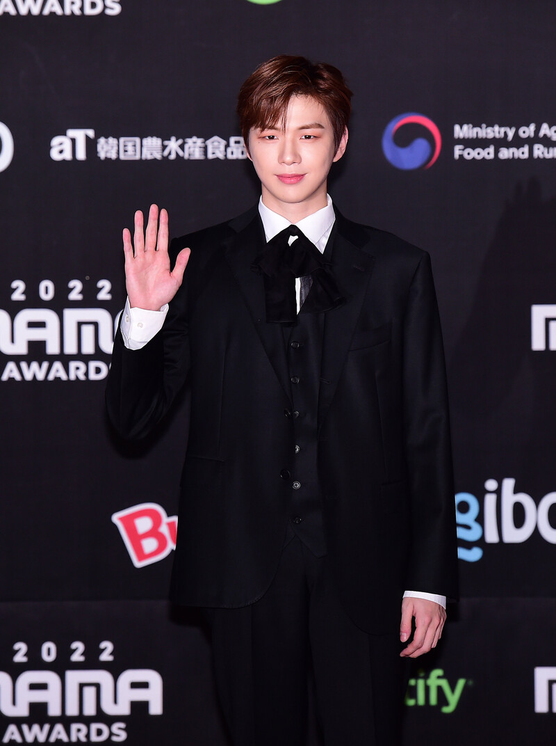 221129 Kang Daniel at MAMA 2022Red Carpet documents 1