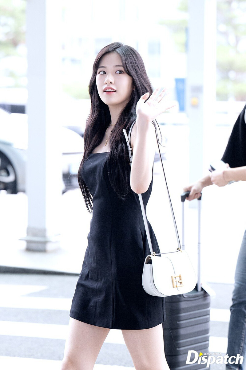 230707 IVE An Yujin at Incheon International Airport documents 5