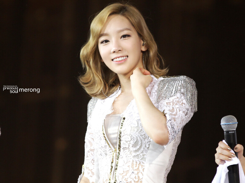 120115 Girls' Generation Taeyeon at 2011 Girls' Generation Tour in Hong Kong documents 4