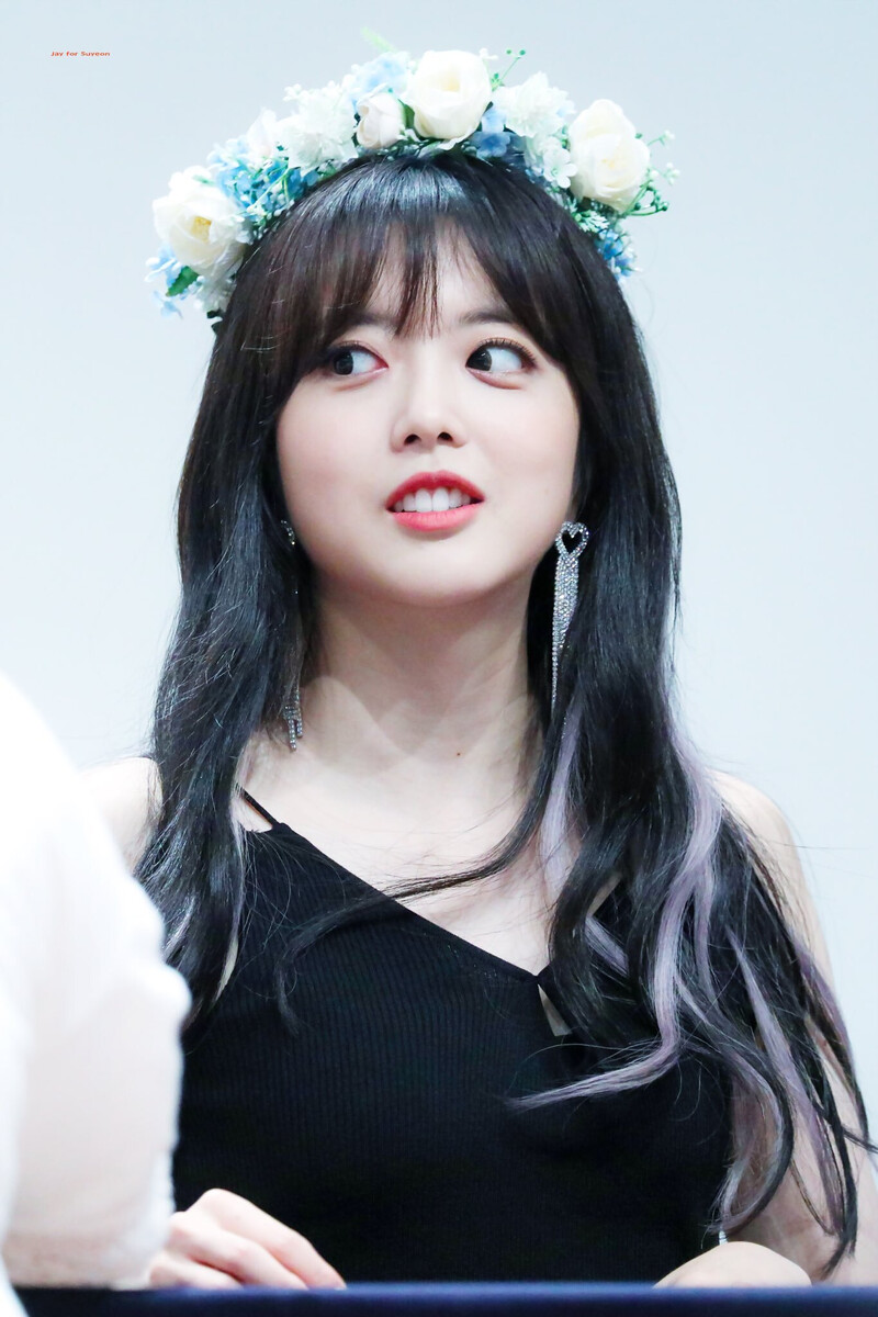 190817 Weki Meki Suyeon at 'WEEK END LOL' Shim Seok Hall Fansign documents 2