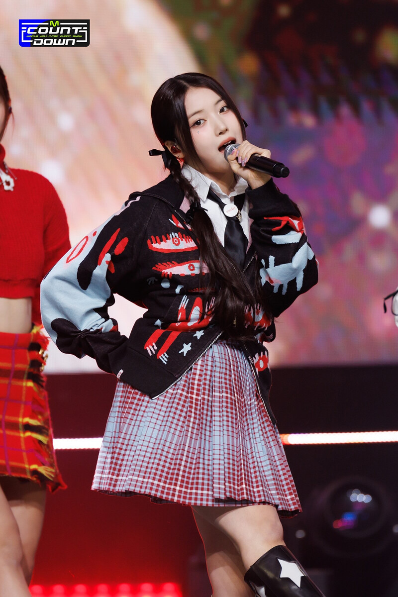 221229 NMIXX Jiwoo 'Funky Glitter Christmas' at M Countdown documents 5