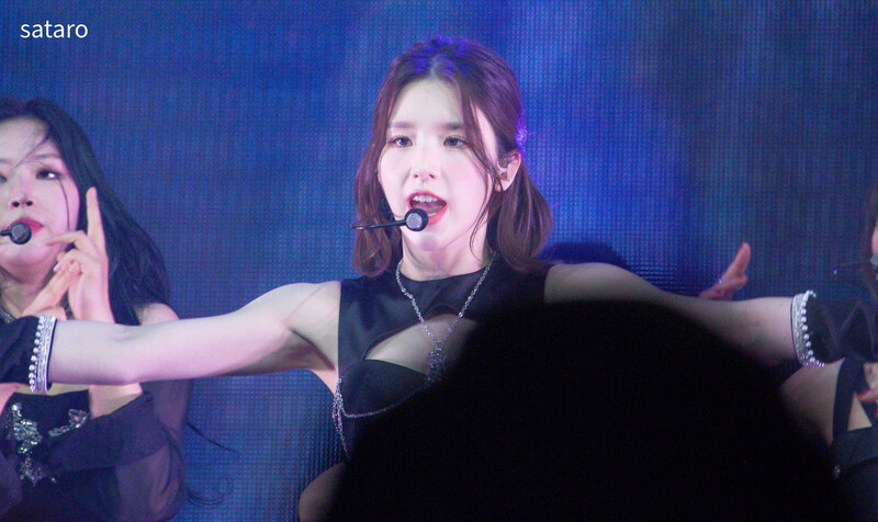 230303 LOONA Heejin - 1st Live 'LOONATHEWORLD' in Tokyo documents 4