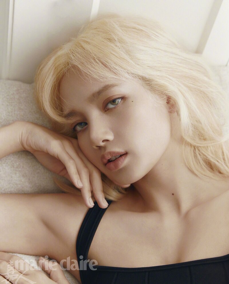 BLACKPINK Lisa for Marie Claire China August 2022 issue documents 3