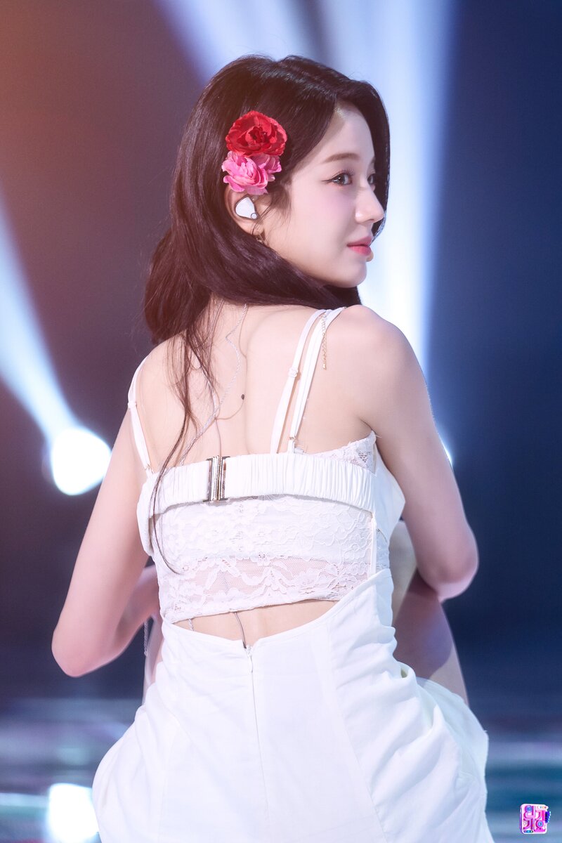 220717 fromis_9 Gyuri - 'Stay This Way' at SBS Inkigayo documents 2