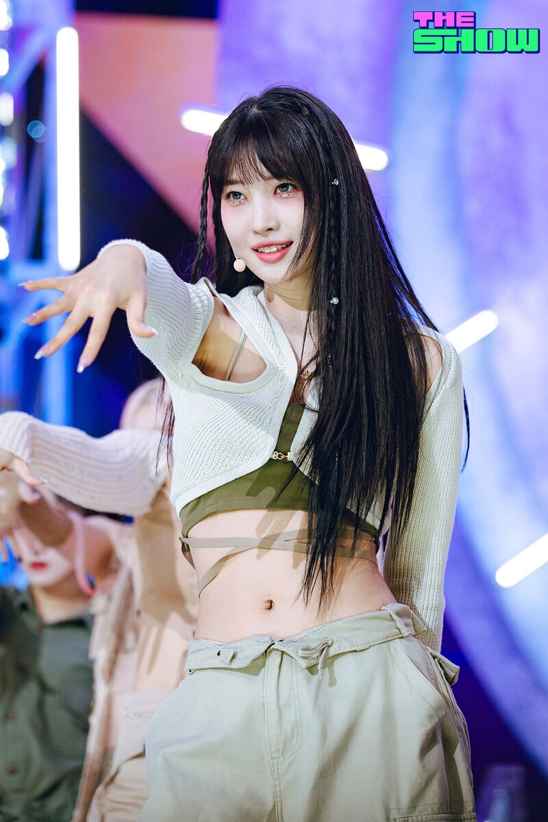 230829 EVERGLOW Sihyeon - 'SLAY' at THE SHOW documents 1