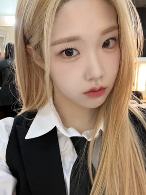 221110 CLASS:y Twitter update - Chaewon