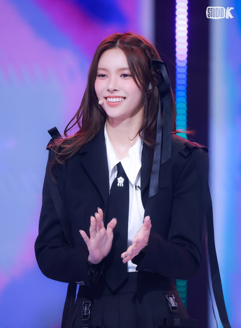 241101 ILLIT Yunah - ‘Cherish (My Love)’ at Music Bank documents 6