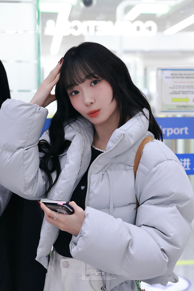 241108 Kep1er Youngeun - Incheon Airport Departure to Japan for SUPERPOP JAPAN 2024 documents 3