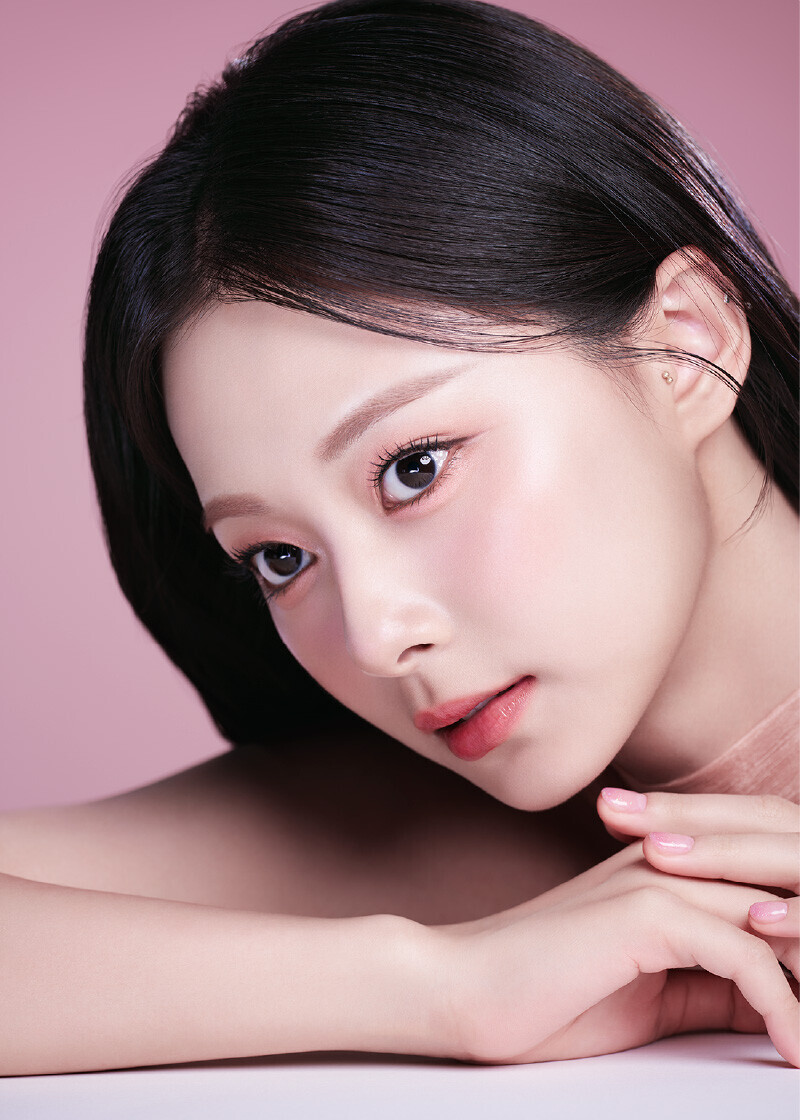 TWICE Tzuyu for Visée - ‘Oil Glow' Autumn 2024 documents 1