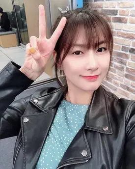 200420 sbsyoungstreet Instagram update with HAYOUNG