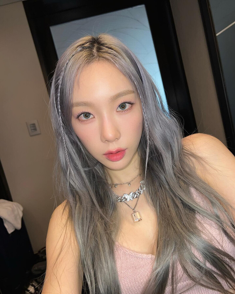 220222 Taeyeon instagram update documents 1