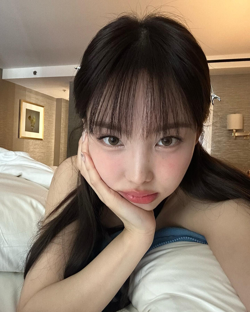 230303 TWICE Nayeon Instagram Update documents 2