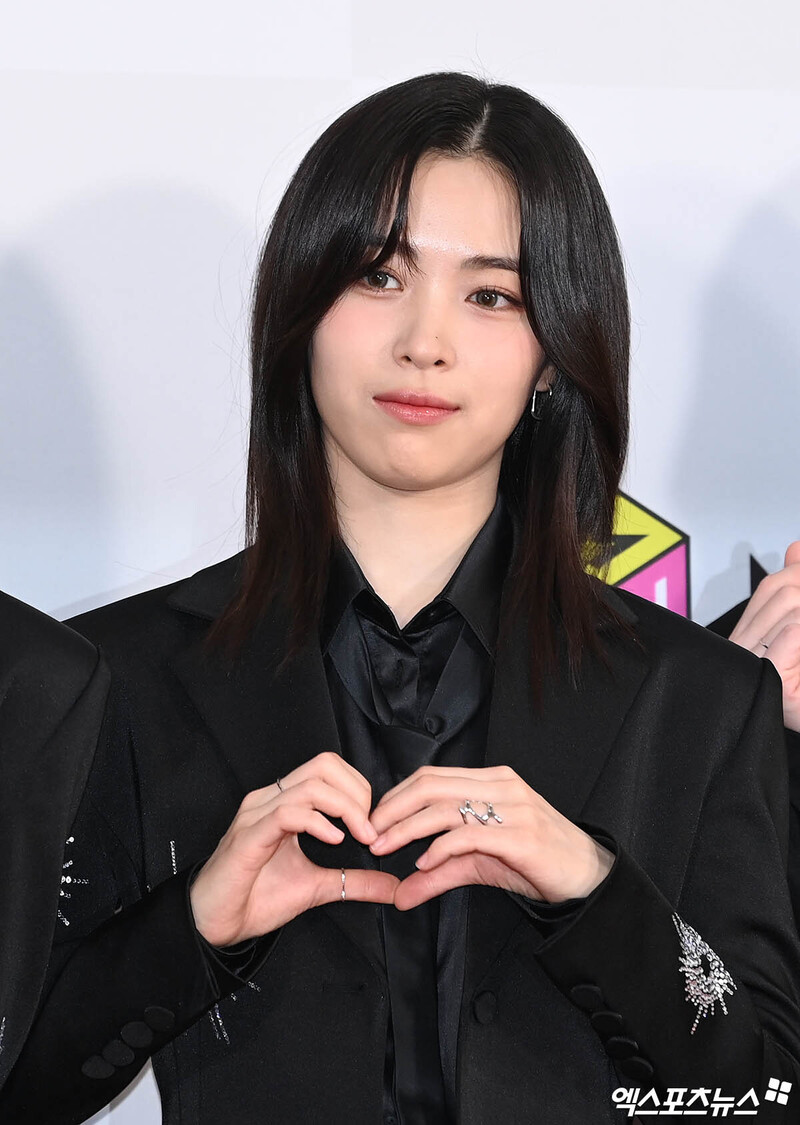 231010 ITZY Ryujin at The Fact Music Award documents 1