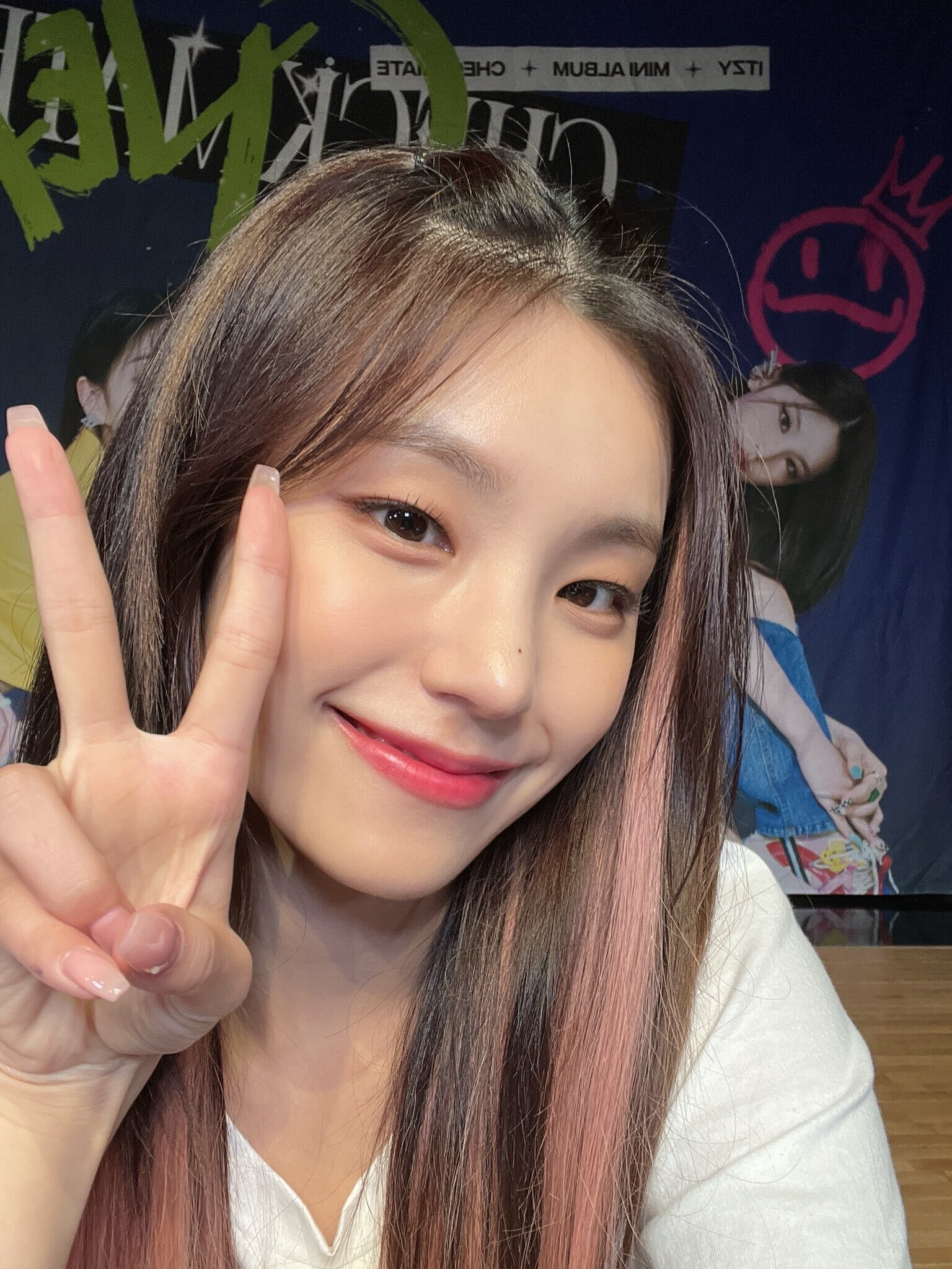 220813 ITZY SNS Update - Yeji | kpopping