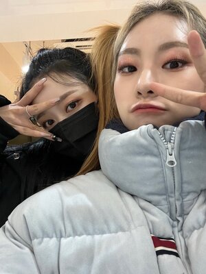 221206 - YOON JIA Twitter Update with CHOI YEONJAE