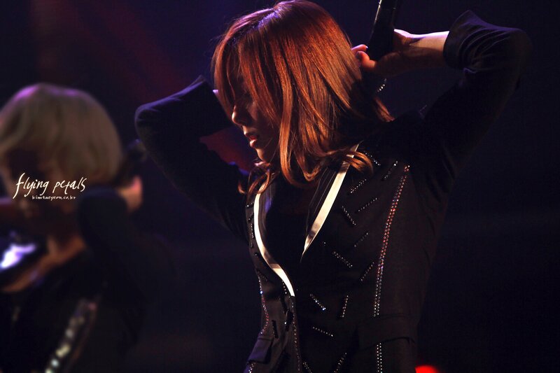 121021 Girls' Generation Taeyeon at GS& Concert documents 4