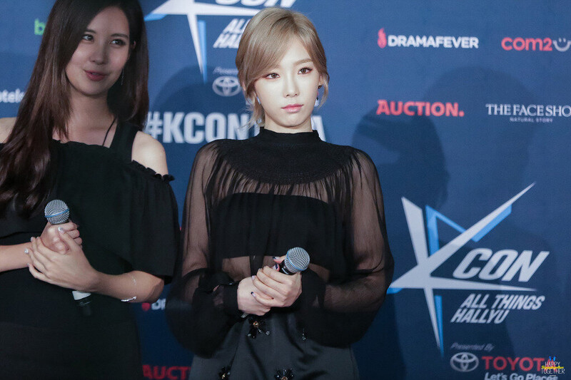 160731 Girls' Generation Taeyeon at KCON in LA documents 3