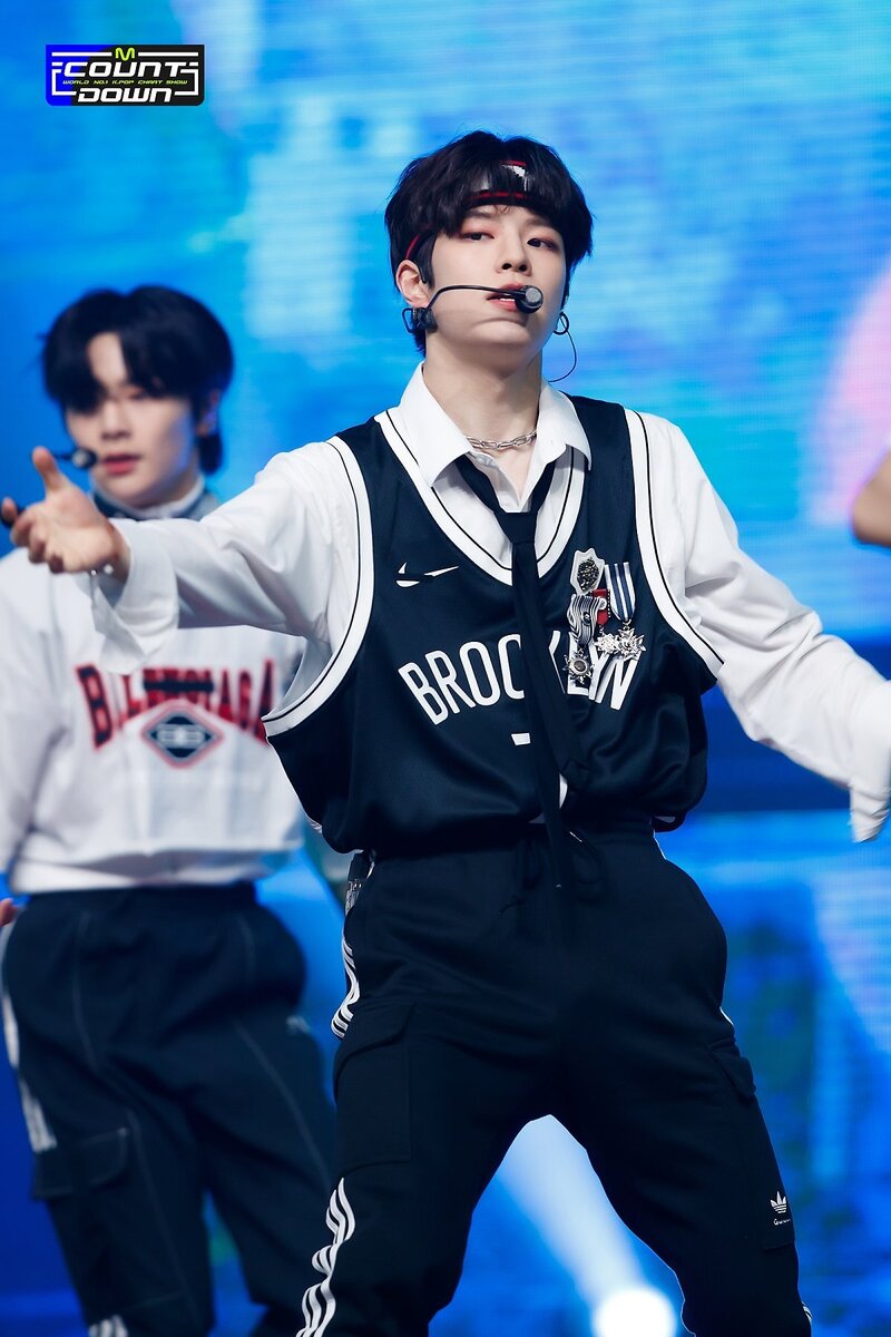 220407 SEUNGMIN- STRAY KIDS 'MANIAC' at M COUNTDOWN documents 3