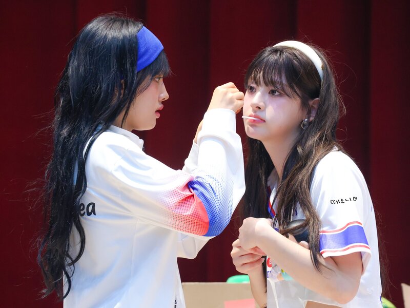 240706 STAYC Yoon and Seeun - MAKESTAR Fansign Event documents 3