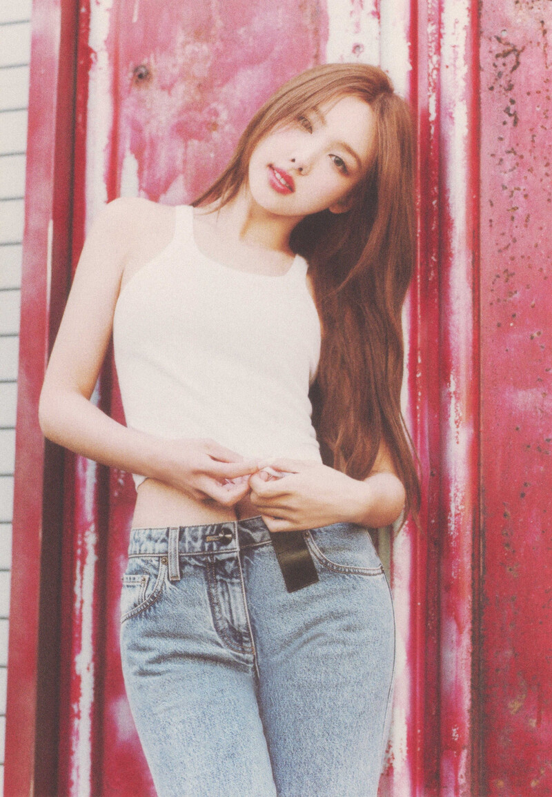 NAYEON 2nd Mini Album 'NA'  SCAN Photobook documents 14