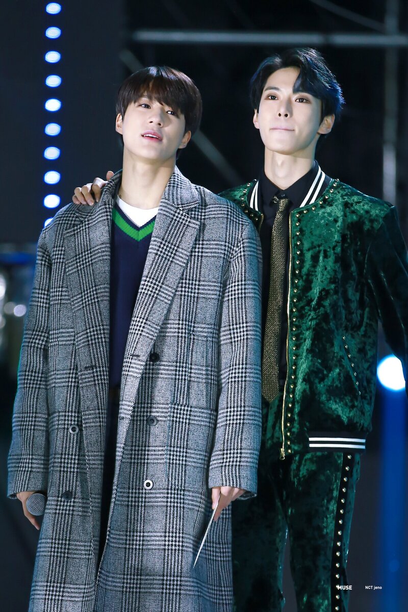 181023 NCT Doyoung and Jeno at The Show documents 1