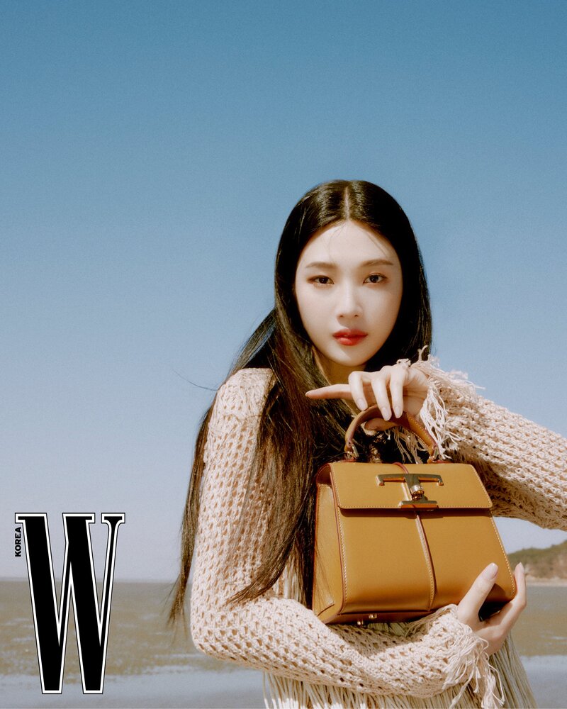 220406 Red Velvet Joy for W Korea x TOD's SS 2022 Collection documents 3