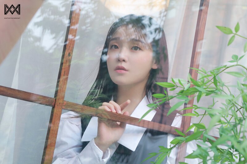 221007 WM Naver Post - OH MY GIRL Sunghee 'Big Issue' Photoshoot documents 13