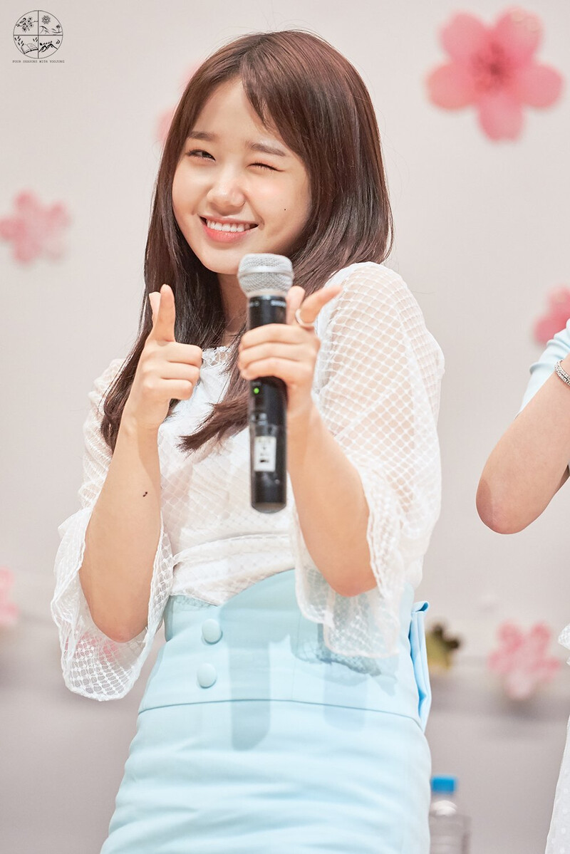 180415 Weki Meki Yoojung at Bundang 'Lucky' Fansign documents 12