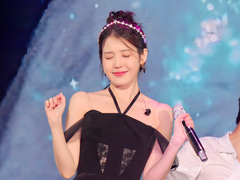 240706 IU - ‘H.E.R.’ World Tour in Osaka Day 1 documents 14