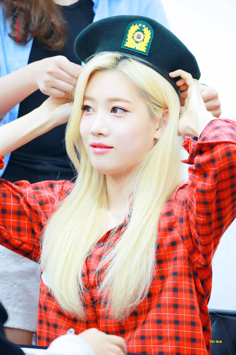 170729 LOONA Kim Lip documents 1