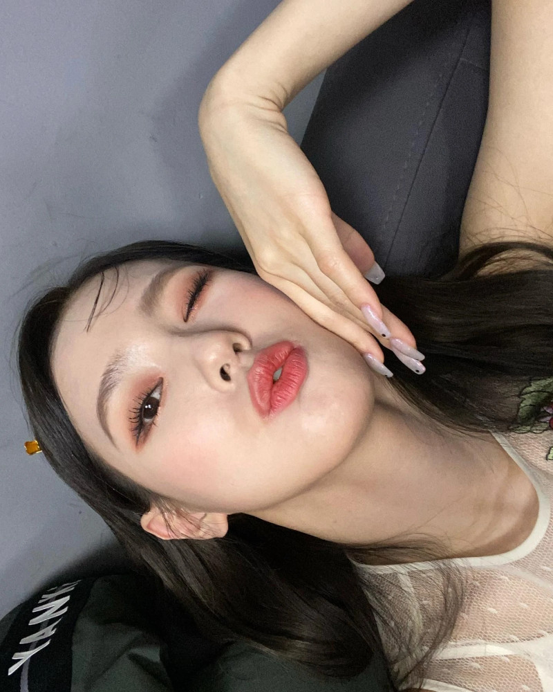 210519 (G)I-DLE's Miyeon Instagram Update documents 5