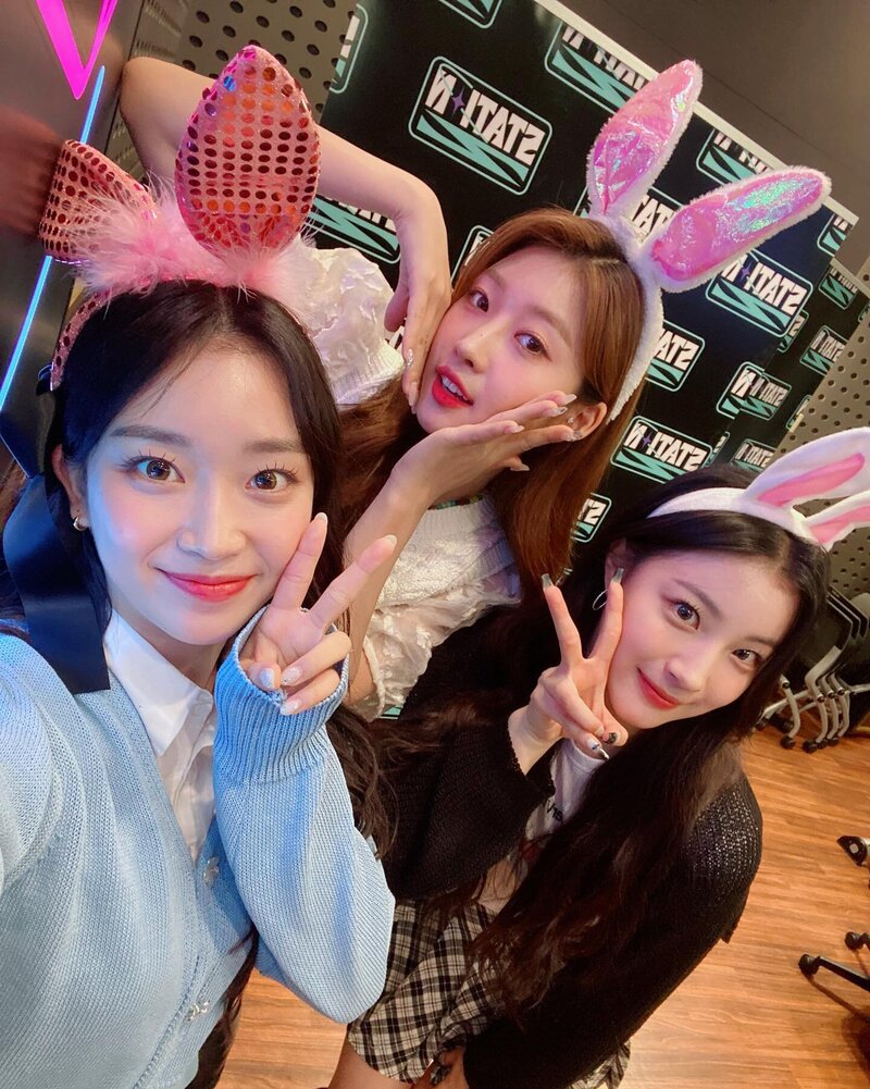 220629 StationZ89.1 Instagram Update - Sumin's STAYZ w/ Guests Sihyeon of EVERGLOW and Yeju of ICHILLIN documents 5