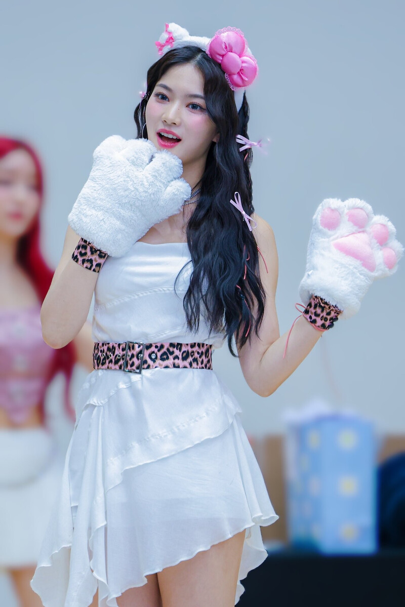 240720 STAYC Isa - Fansign documents 3