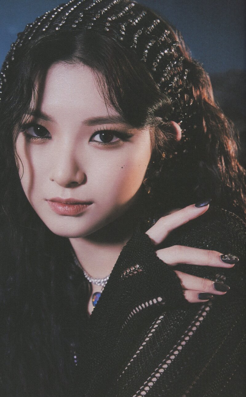 EVERGLOW "Return of the Girls" Album Scans documents 7