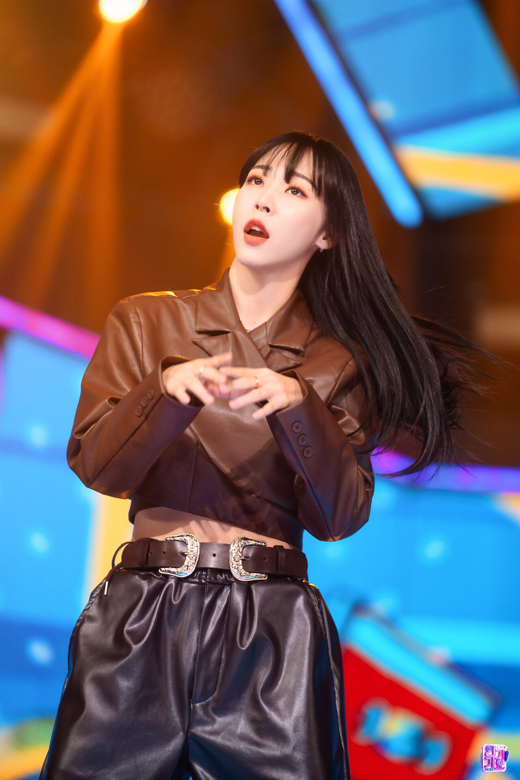 221023 MAMAMOO Moonbyul - 'ILLELLA' at Inkigayo | kpopping