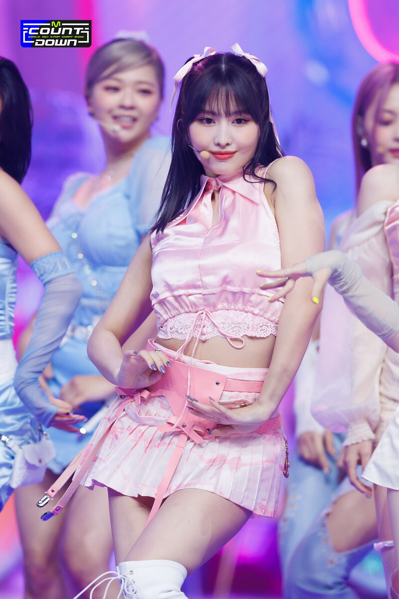 220901 TWICE Momo 'Talk that Talk' at M Countdown documents 9