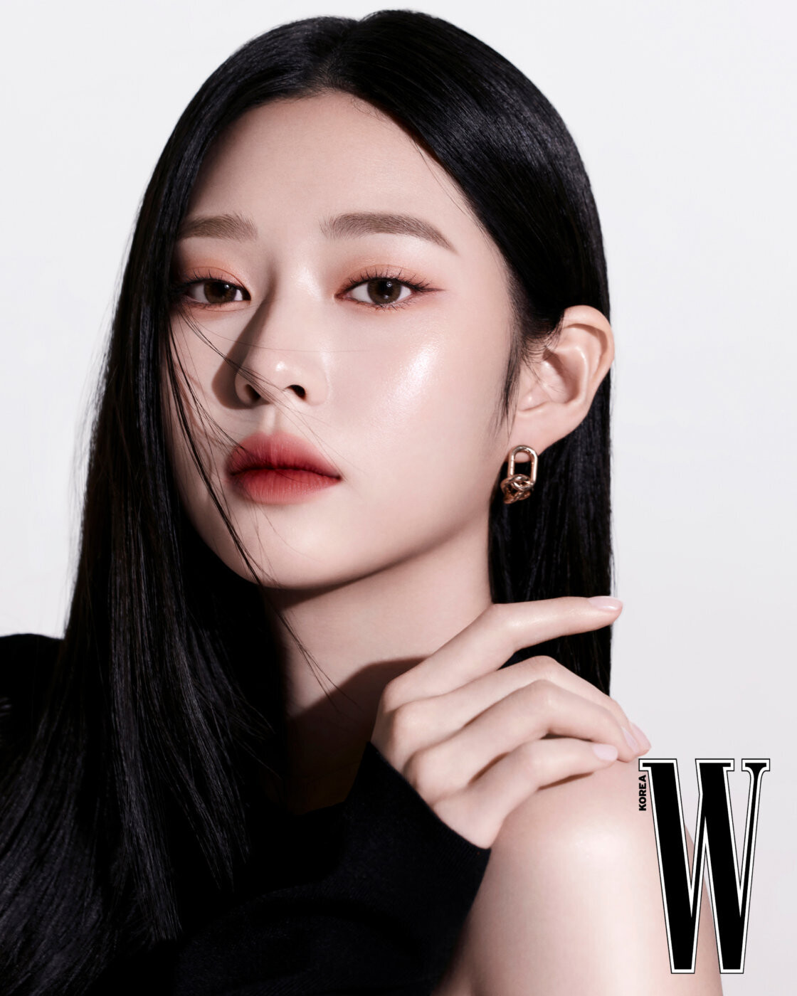 KIM MINJU for W Korea x TOM FORD Beauty May Issue 2023 | kpopping