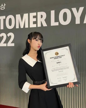 220503 Yena Instagram and Twitter Updates - Brand Customers Loyalty Awards 2022