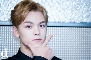 161116 SEVENTEEN for MBC Every1 'StarShow 360' preparation [Dispatch] - Vernon