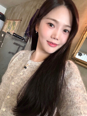 241107 - OH MY GIRL Twitter Update with HYOJUNG