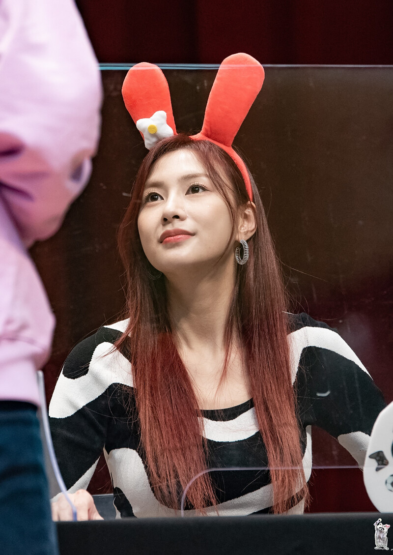 220219 Apink Hayoung documents 13