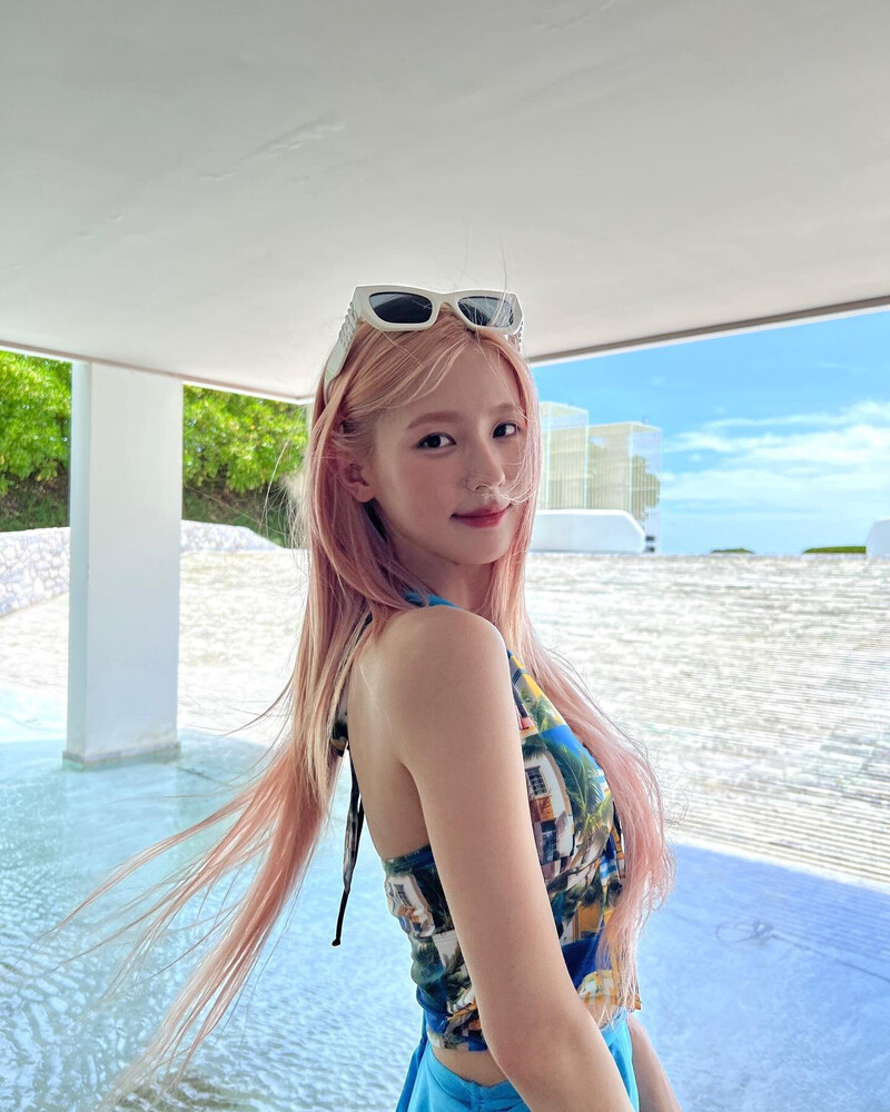 220902 (G)I-DLE Miyeon Instagram Update documents 3