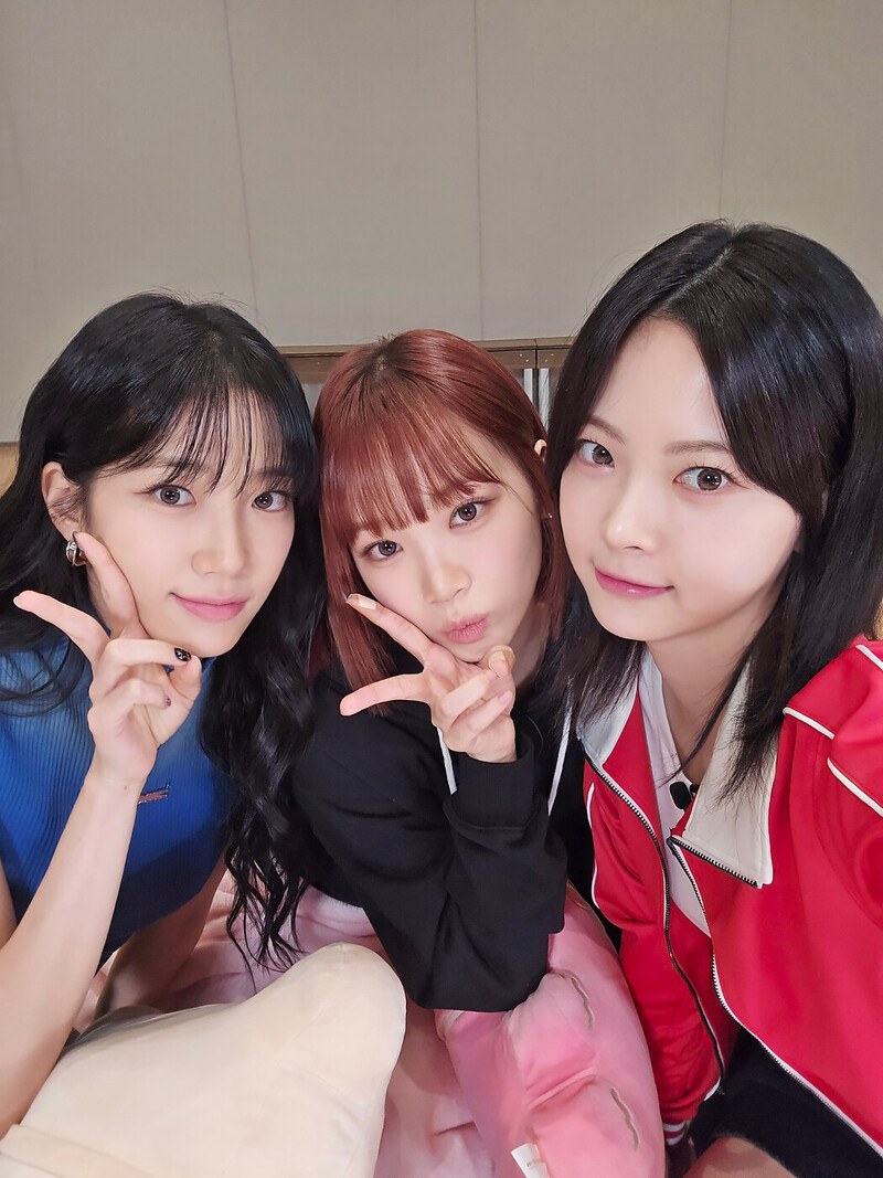 240905 - EUNCHAE Diary Twitter Update with KAZUHA n CHAEWON documents 2