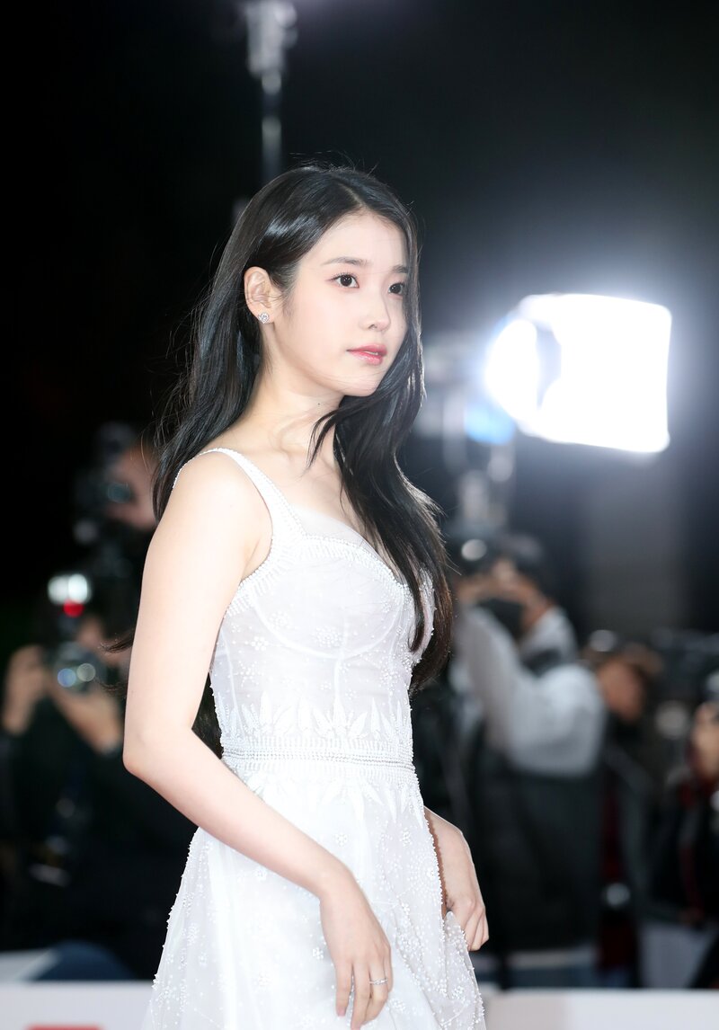 IU at 43rd Blue Dragon Film Awards Red Carpet documents 7