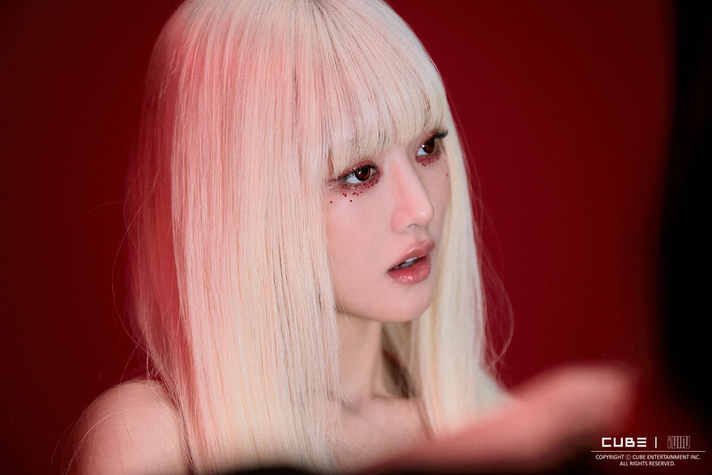 MINNIE 'Blind Eyes Red' MV - Behind Photos documents 4