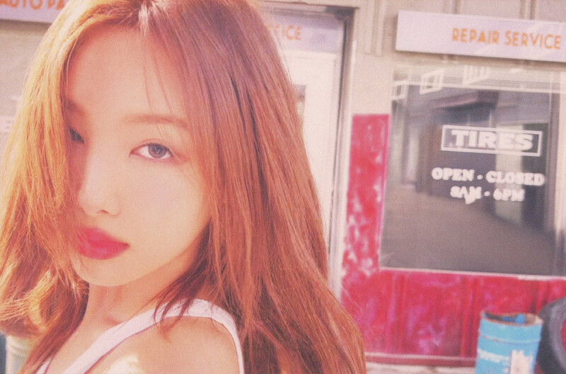 NAYEON 2nd Mini Album 'NA'  SCAN Photobook documents 8