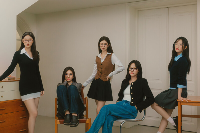 NewJeans for Carin - 24FW Eyeglasses Collection 'Can't Take My Eyes Off You' documents 1