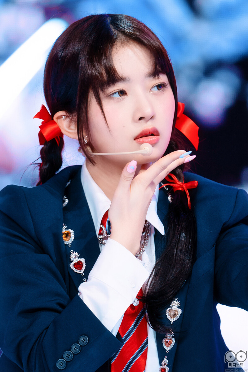 220410 IVE Rei  - 'LOVE DIVE' at Inkigayo documents 1