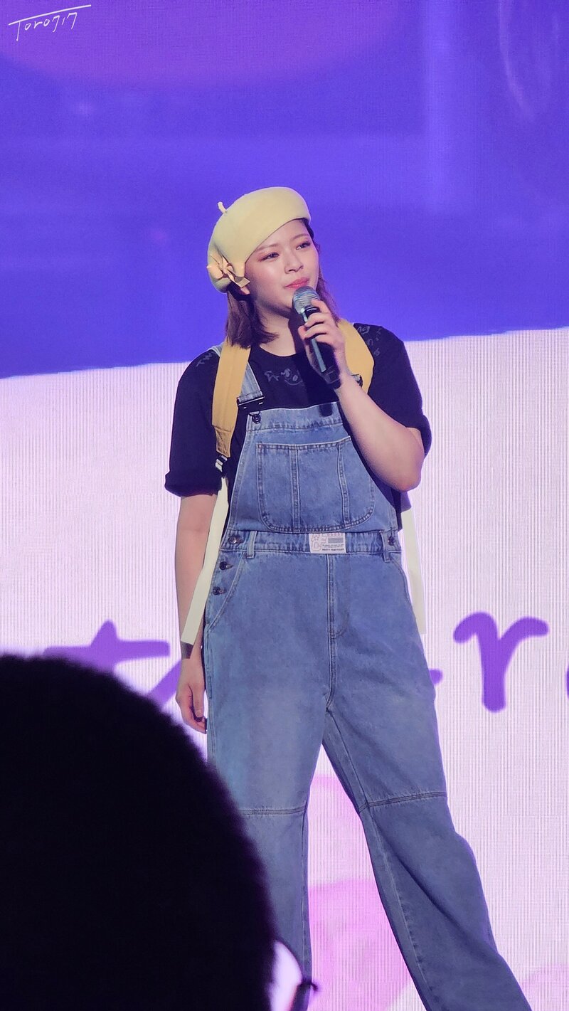 230416 TWICE Jeongyeon - ‘READY TO BE’ World Tour in Seoul Day 2 documents 6