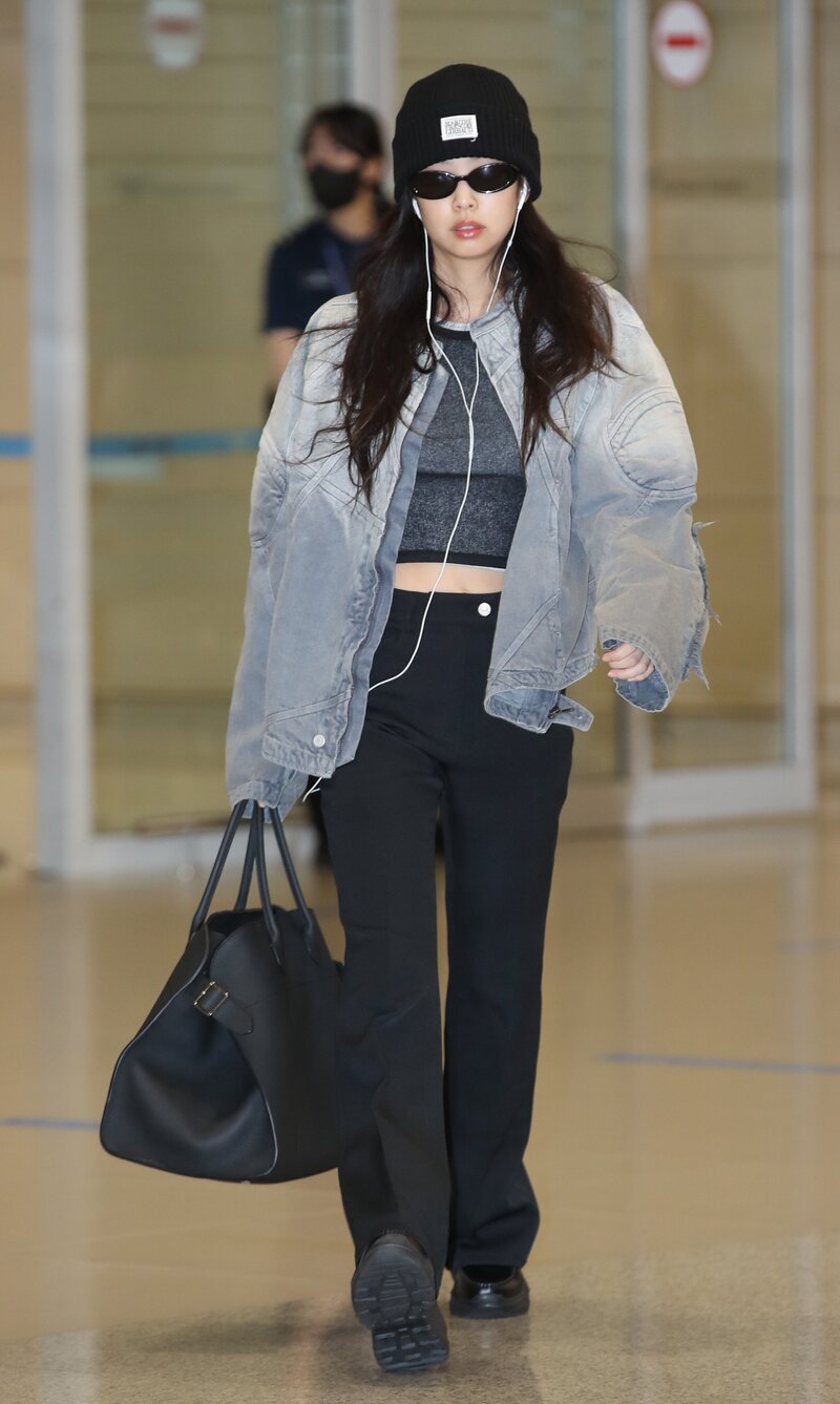 230704 Jennie at Incheon International Airport | kpopping
